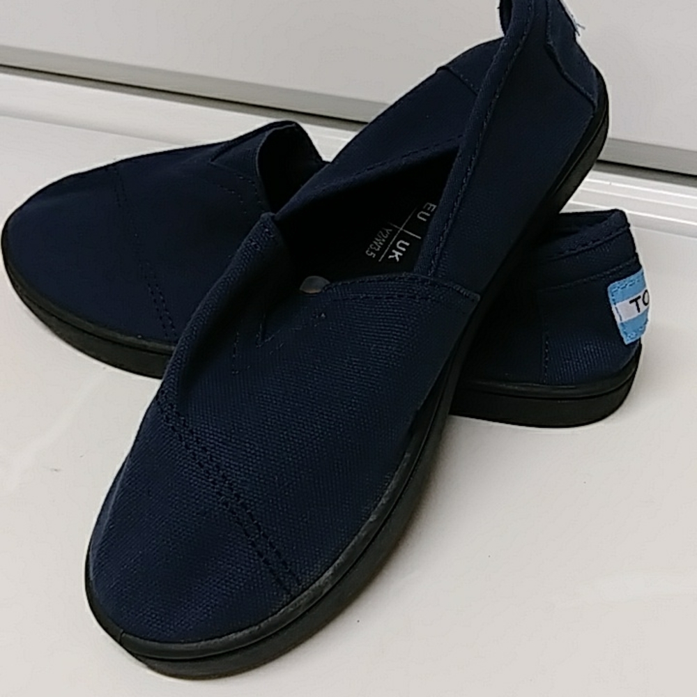 Nrw Toms girls slip on canvas shoes